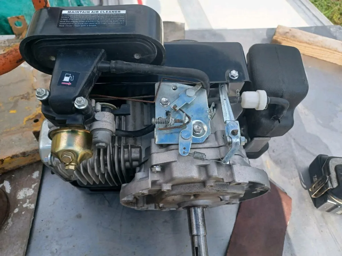 2 Lawnmower engines - Image 4