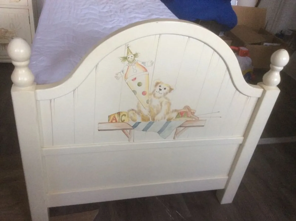 Single Bed - Image 2