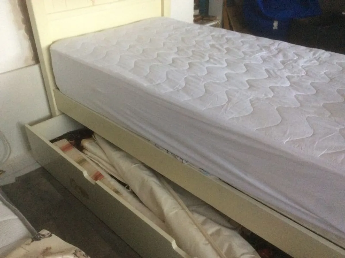 Single Bed - Image 3