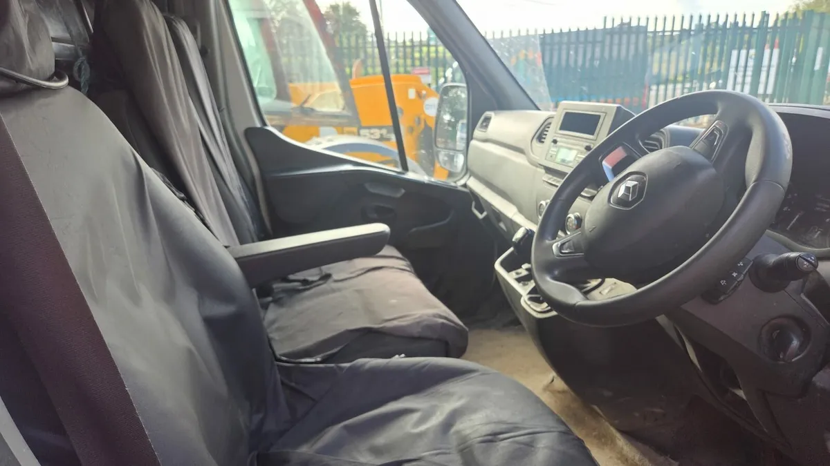 Renault Master LWB twin wheel - Image 4