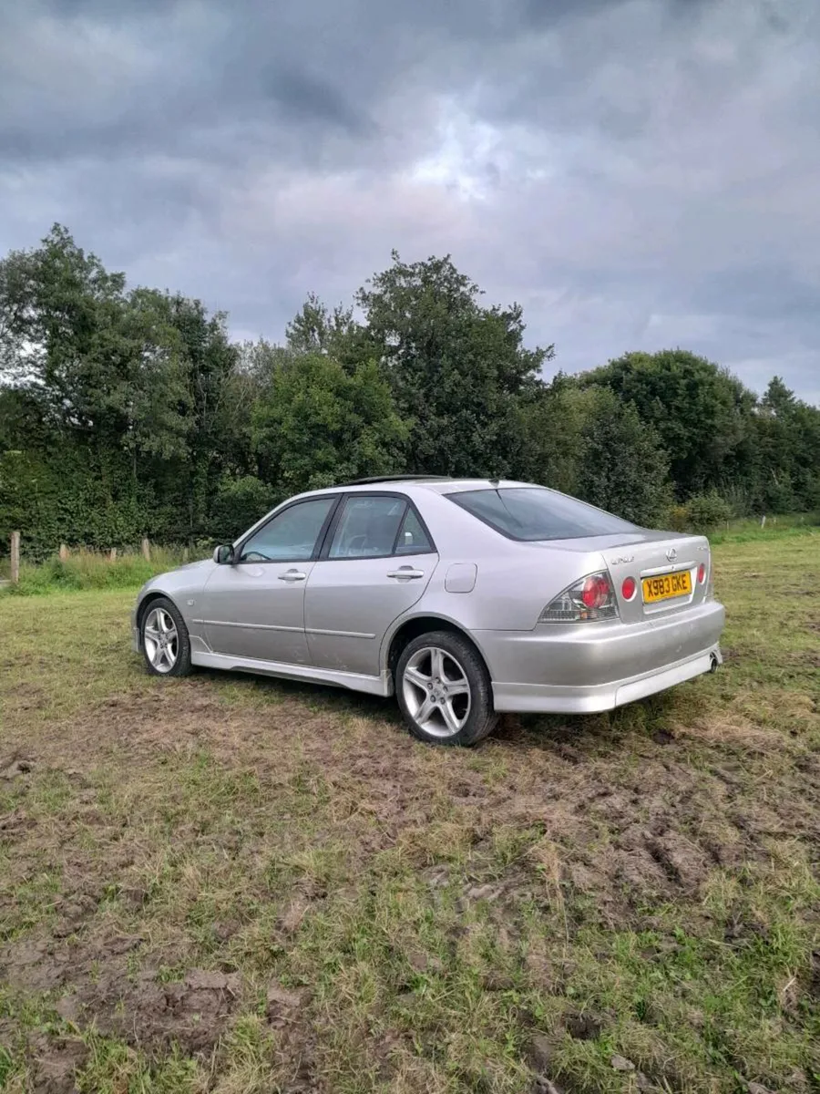 Lexus is200 - Image 4