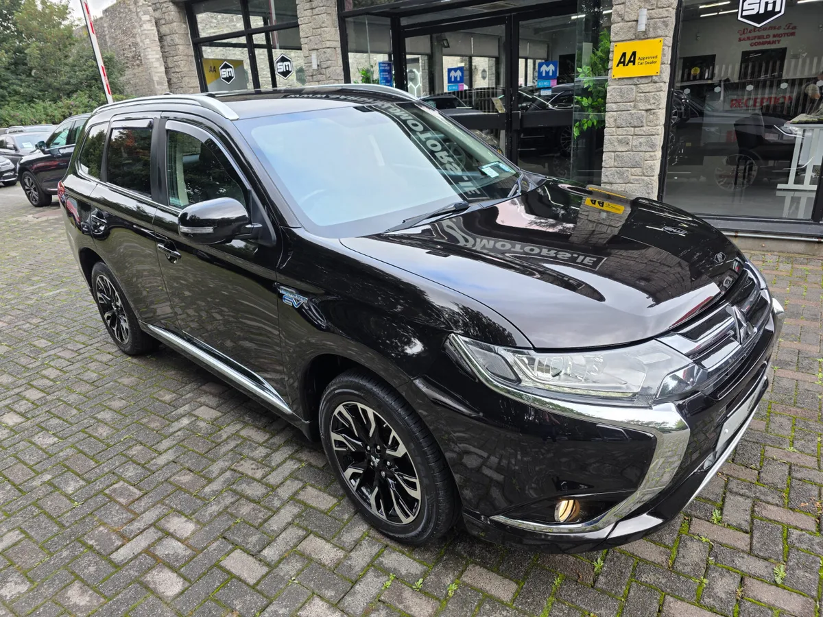 2017 MITHSUBISHI FURO 2.0  PHEV 4WD 200BHP AUTO - Image 4