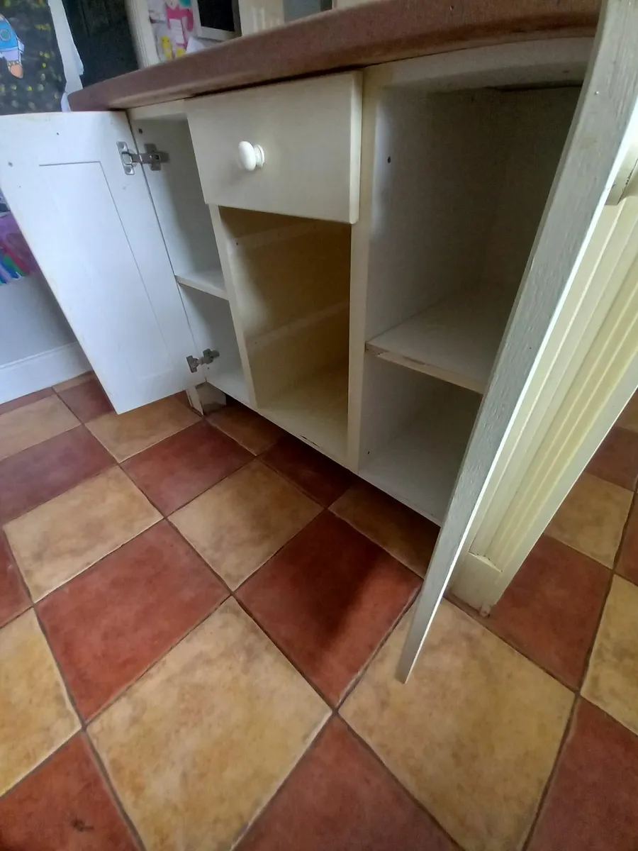 Kitchen island - Image 2