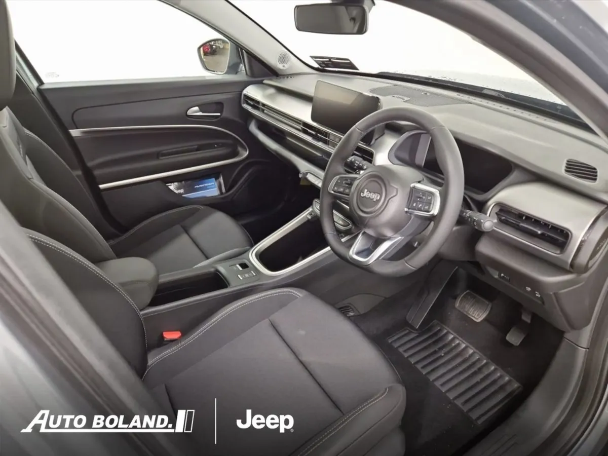 Jeep Avenger Altitude 1.2 Hybrid 100HP Auto - Image 4