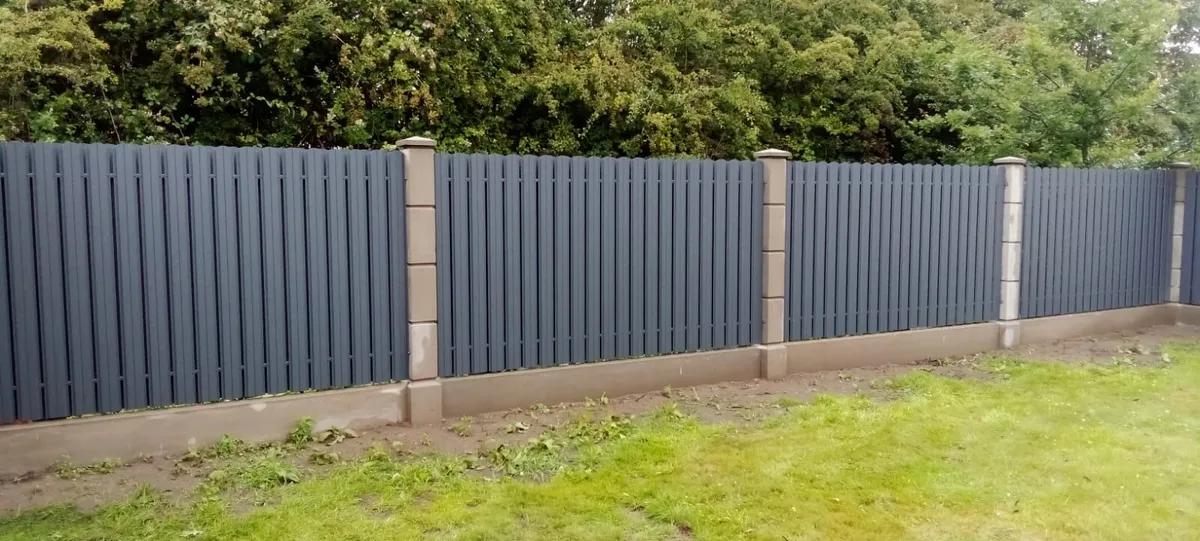 Concrete posts, metal panels - Image 4