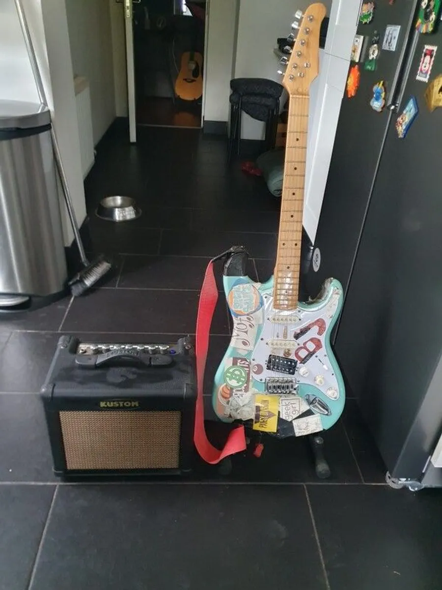 Electric guitar. - Image 1