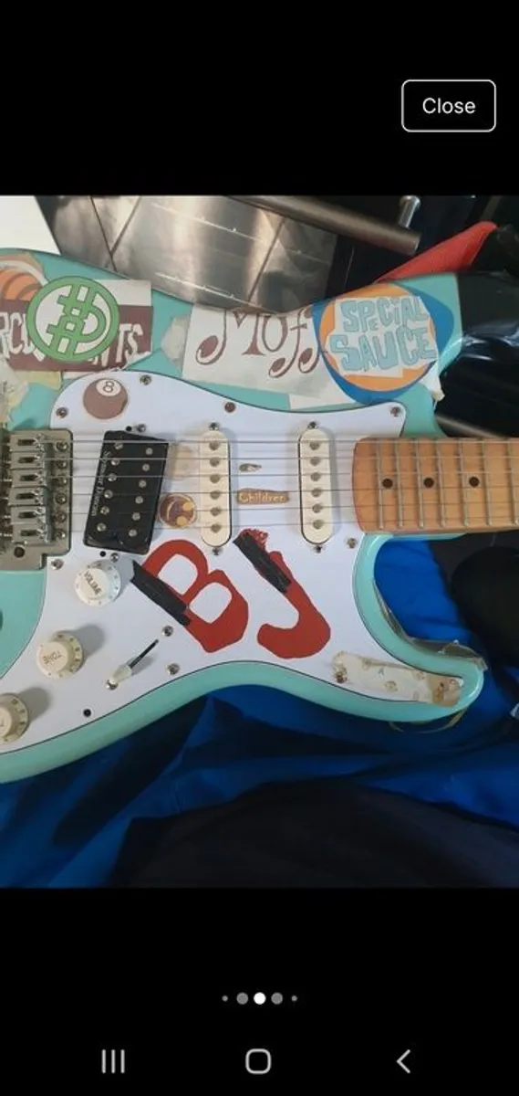 Electric guitar. - Image 4