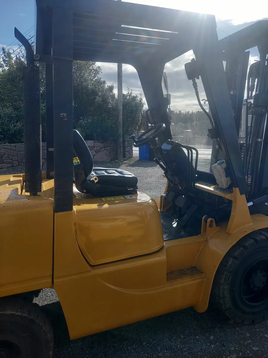 Forklift - Image 4