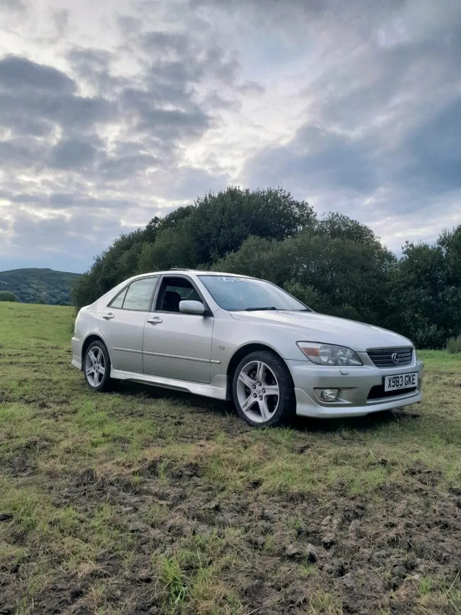 Lexus is200 - Image 2