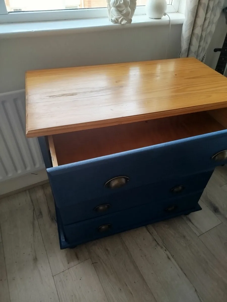 Chest of drawers - Image 2