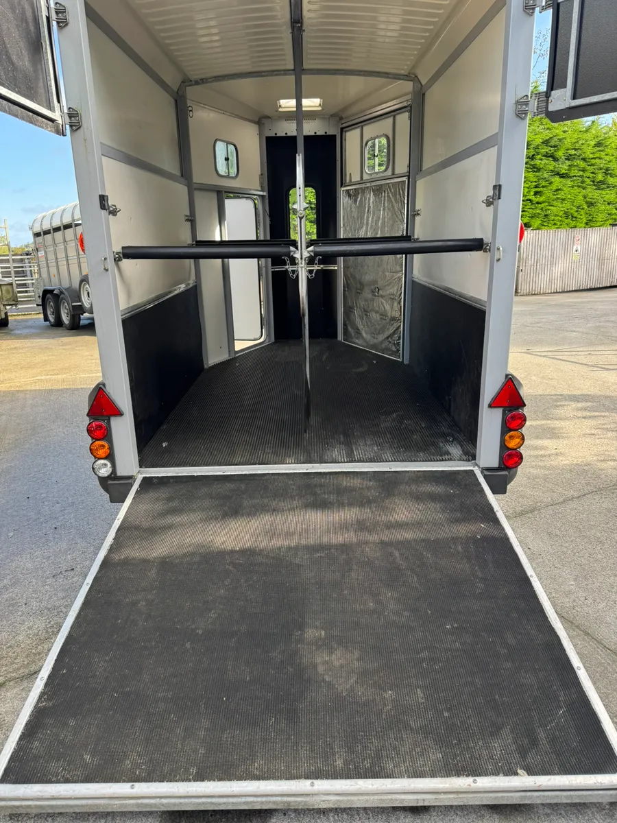 Ifor Williams horse box - Image 2