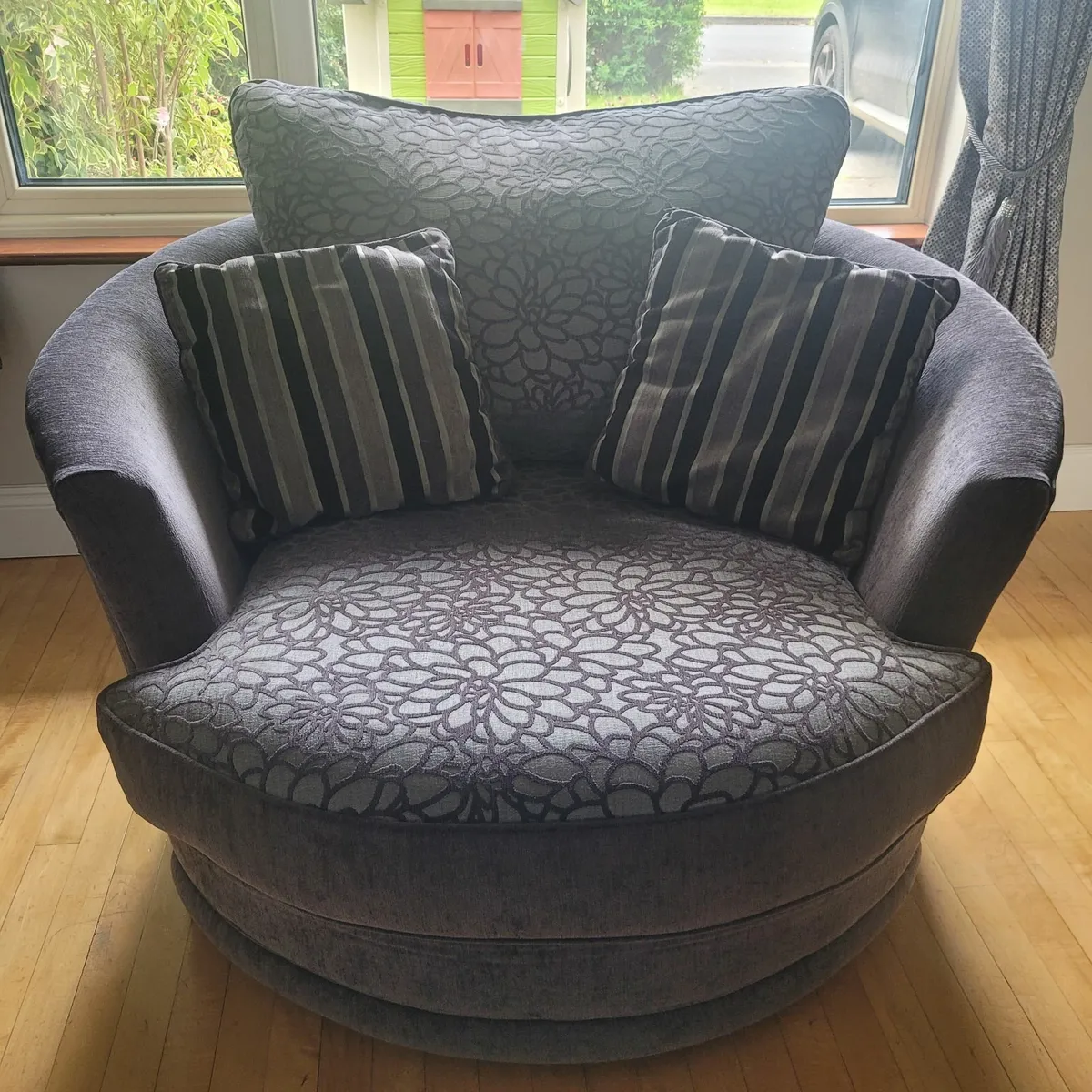 4 seater sofa and swivel cuddler chair - Image 2