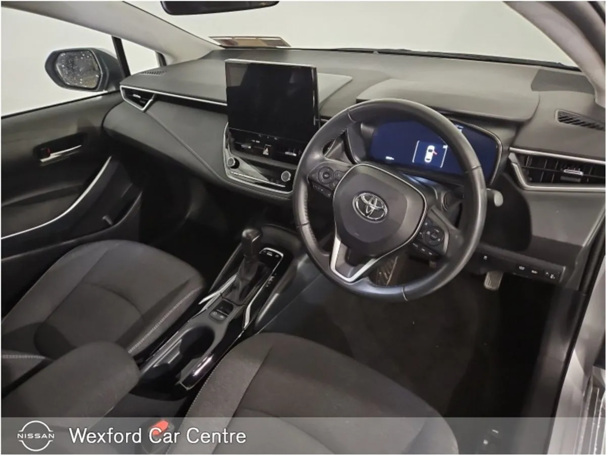 Toyota Corolla 1.8 Hybrid Luna Saloon - Image 3