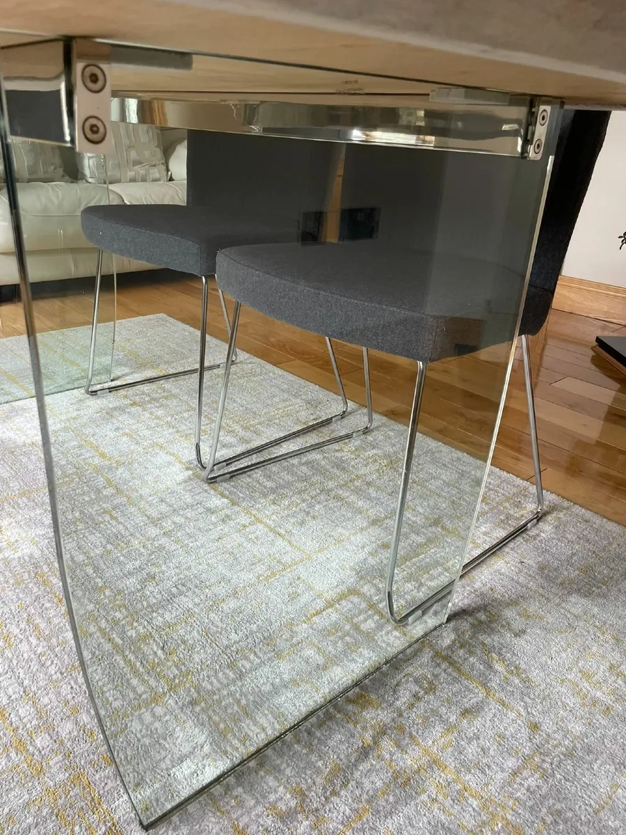 Damaged Repairable €2,000 Stone Conglomerate Table - Image 4
