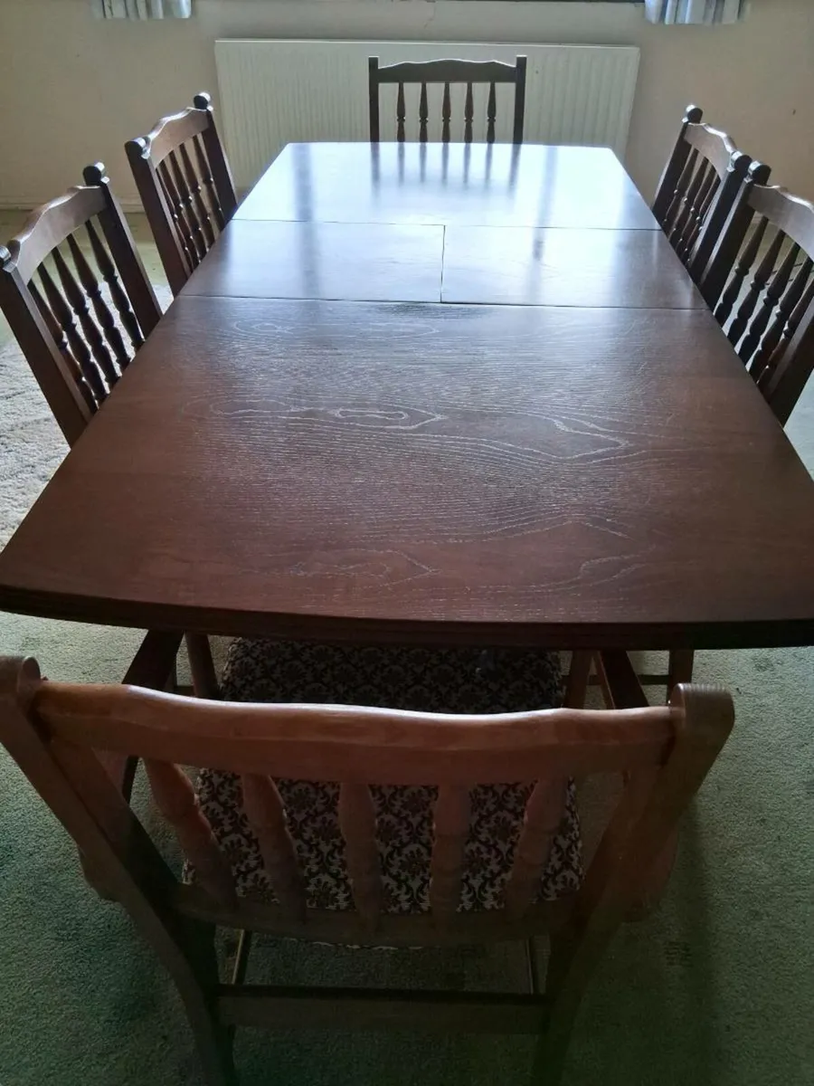 Dining table and 6 chairs - Image 2