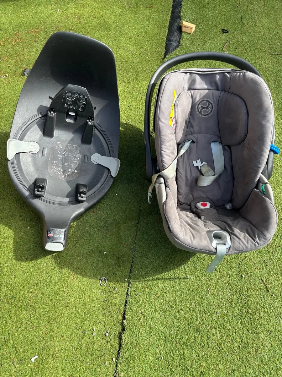 Baby seat - Image 1