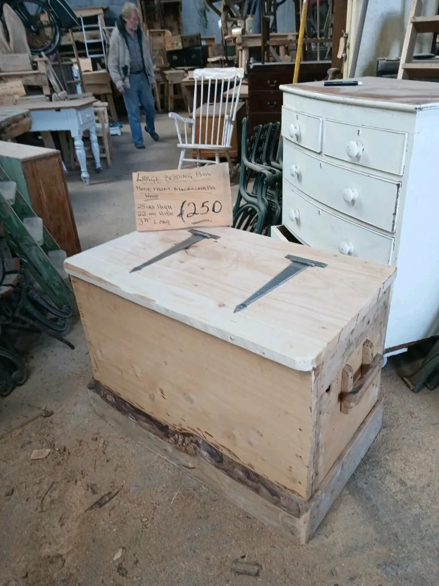 Corner cabinets and blanket boxes - Image 2
