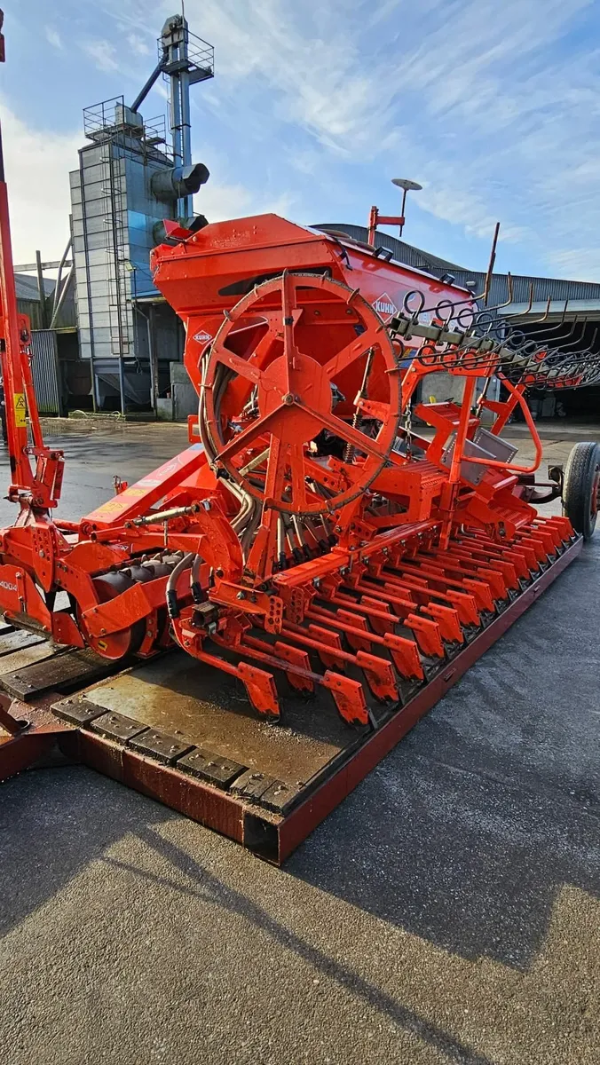 Kuhn one pass corn drill - Image 4