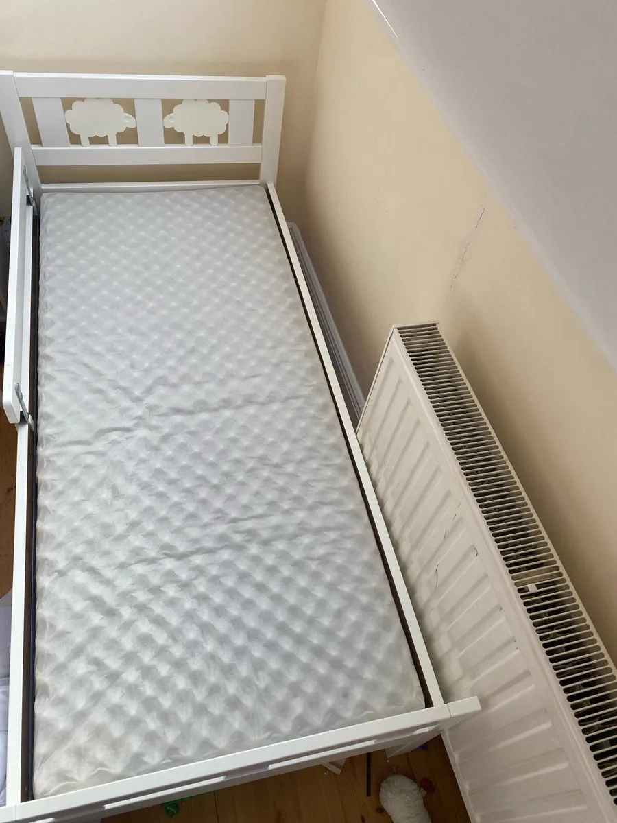 Toddler bed - Image 1