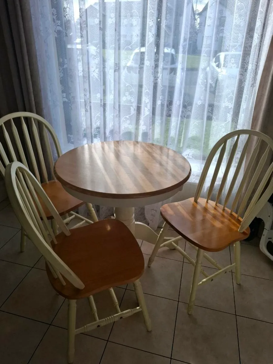 Kitchen table and chairs - Image 2