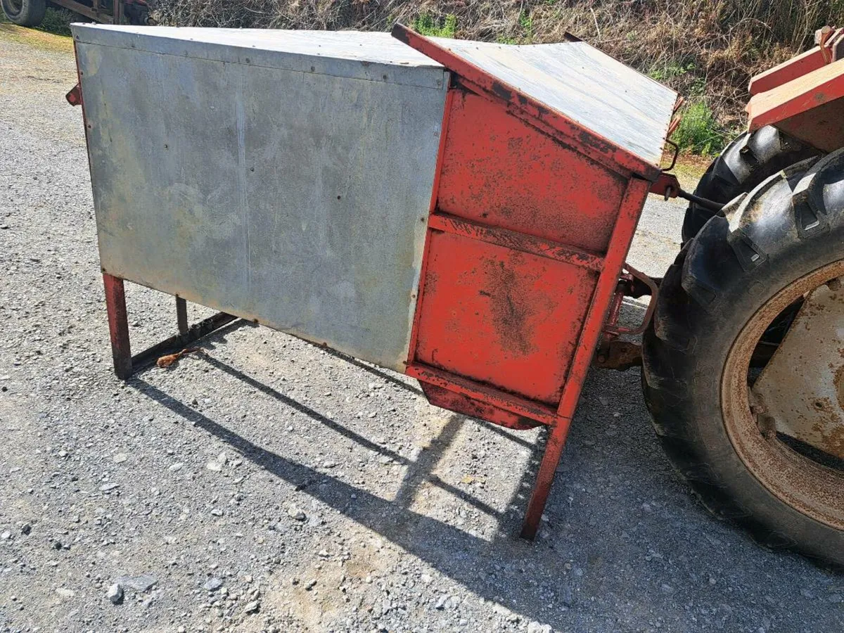 Calf creep feeder - Image 1