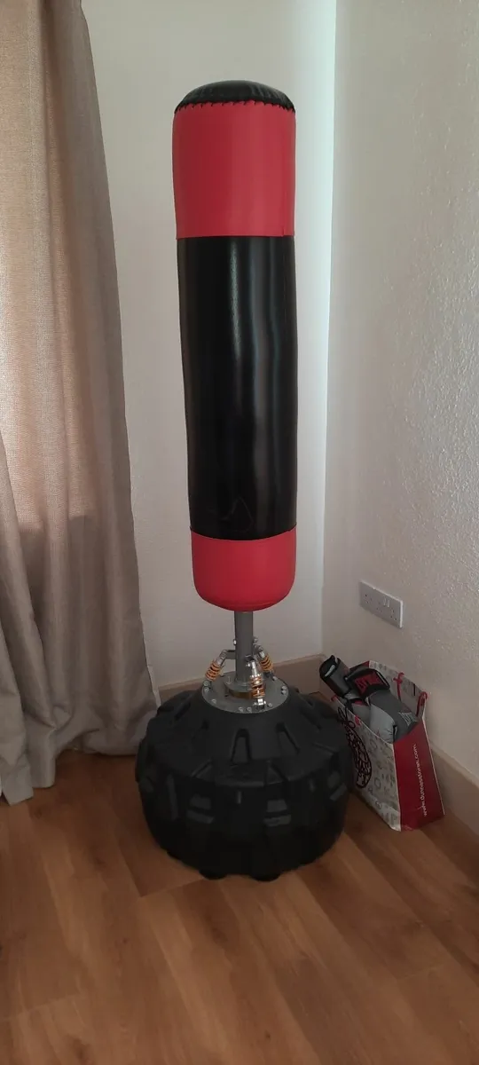 Boxing punch bag - Image 1