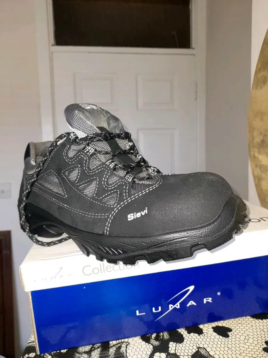 Safety shoes - Image 1