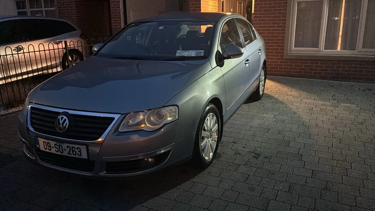 Volkswagen Passat - Image 1