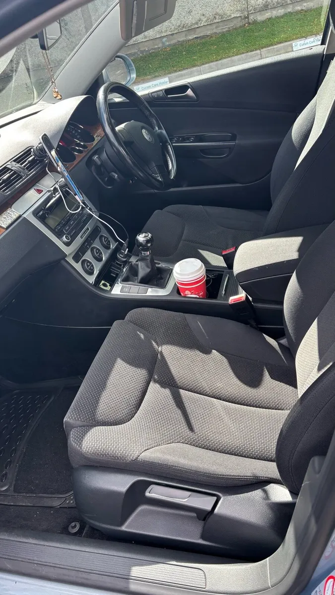 Volkswagen Passat - Image 3