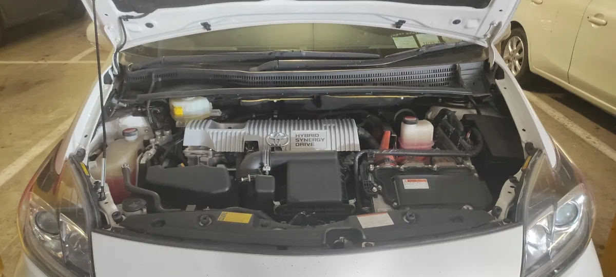 Toyota Prius 2015 wCarplay - Image 2