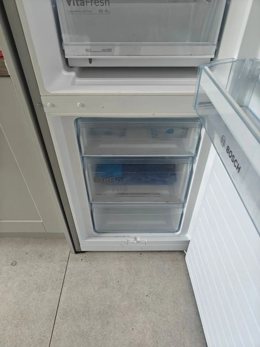 Bosch fridge freezer - Image 4