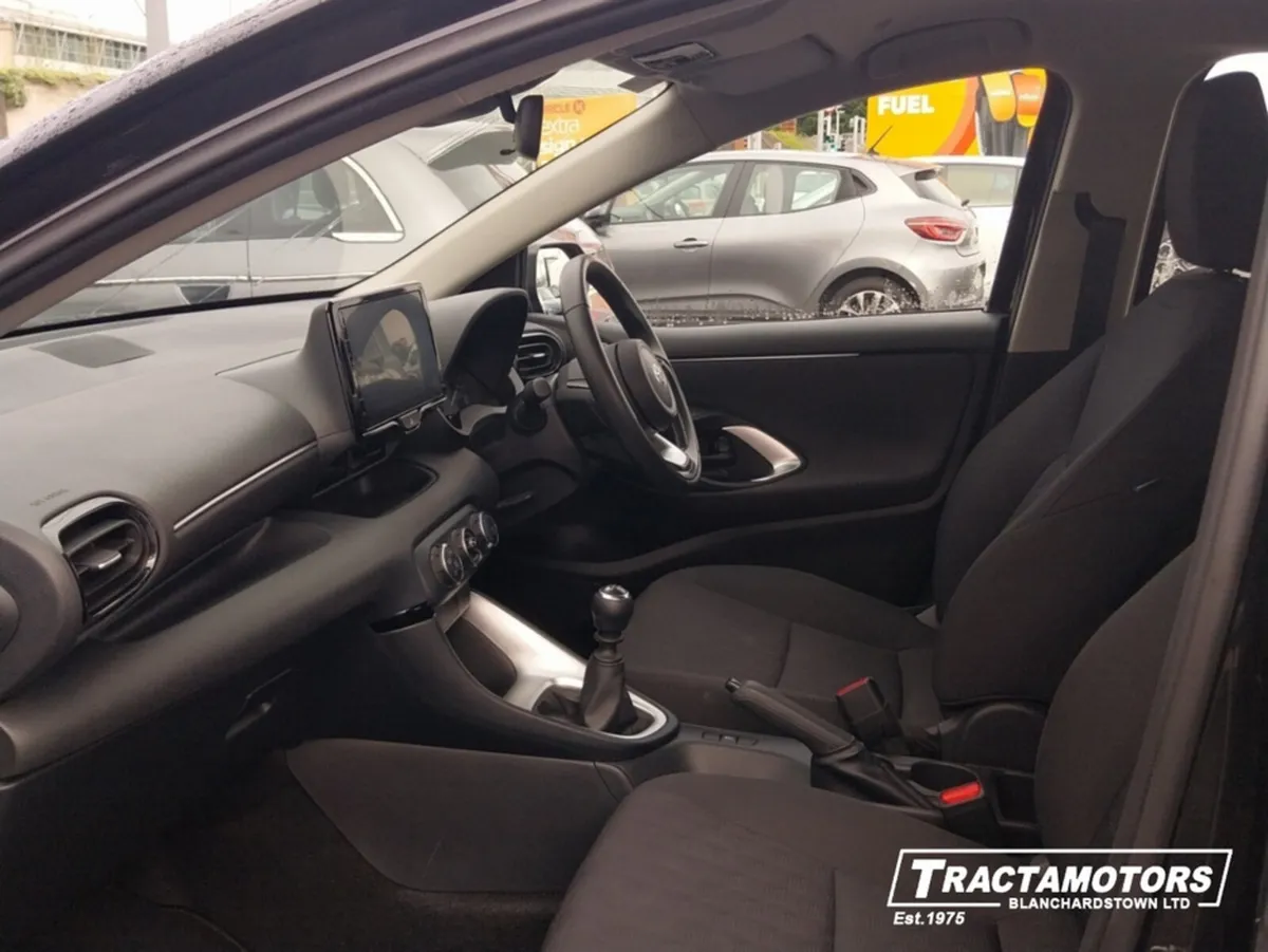 Toyota Yaris 1.5 LUNA - Image 4