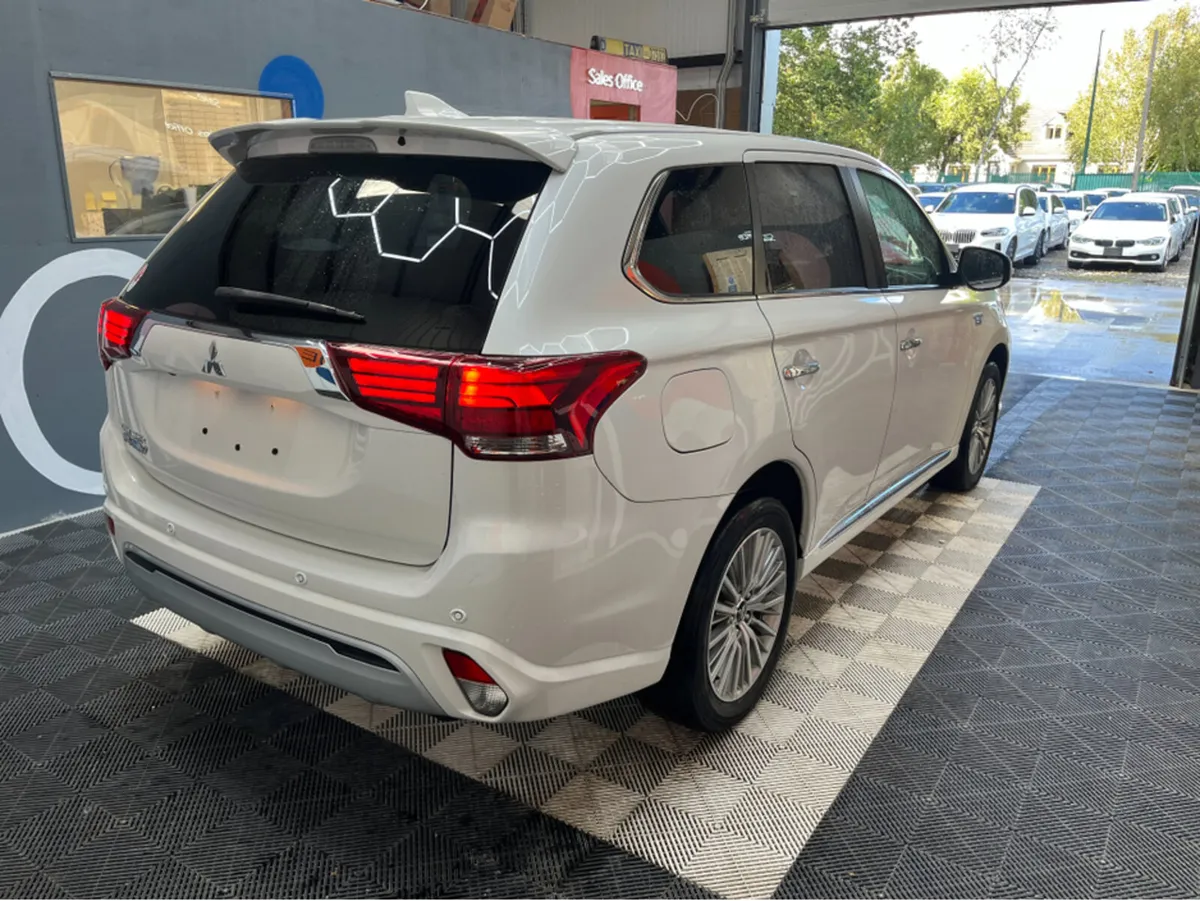 Mitsubishi Outlander OUTLANDER 2.4 HYBRID / 63k KM - Image 4