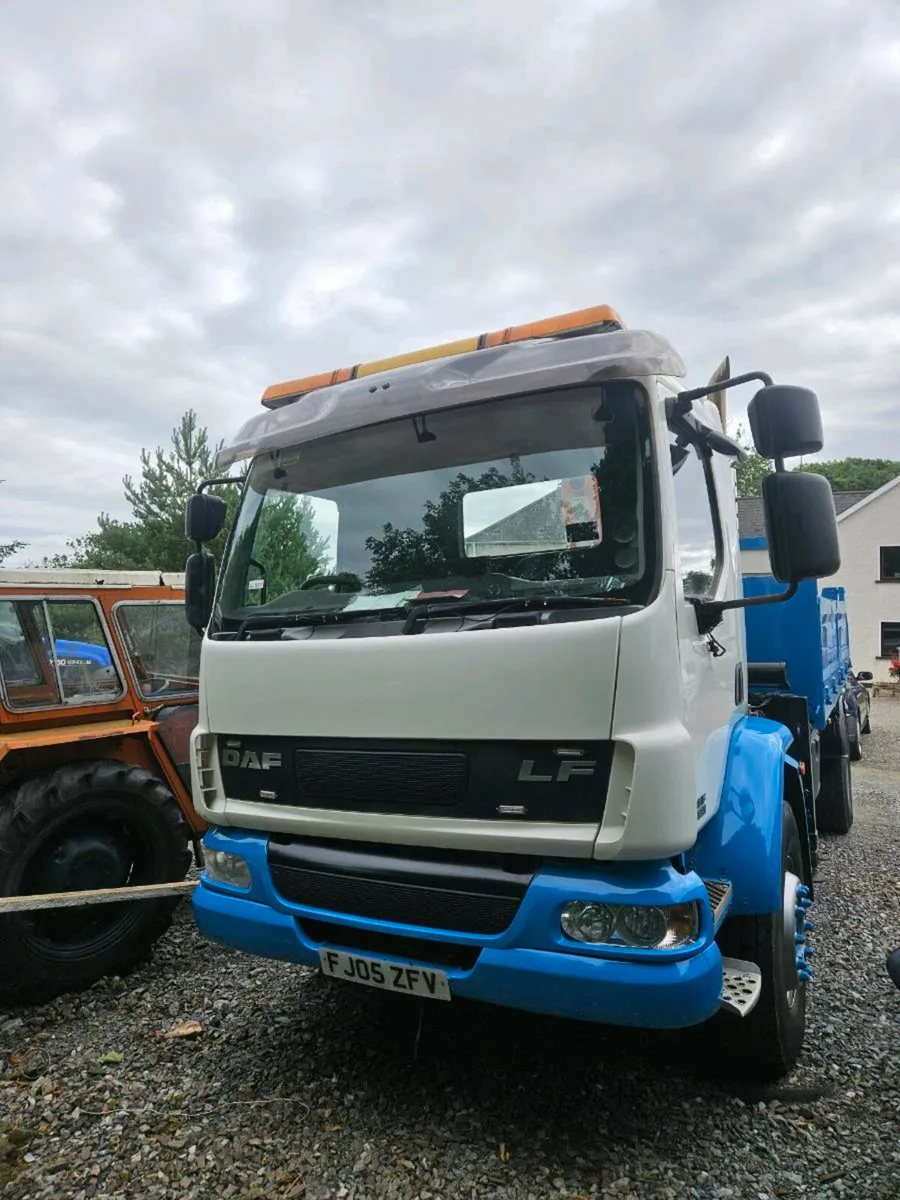 Daf LF55 220 18Ton tipper grab lorry - Image 1