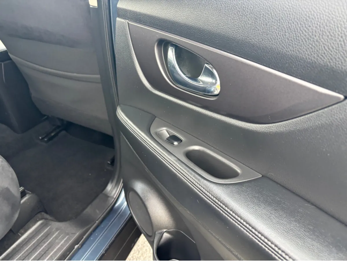 Nissan X-Trail 1.6 DSL XE SP 5 SEAT E E6 4DR - Image 2