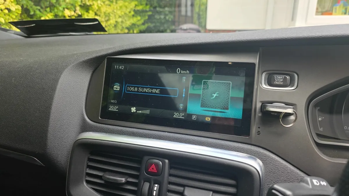 Volvo V40 2016 - Image 2