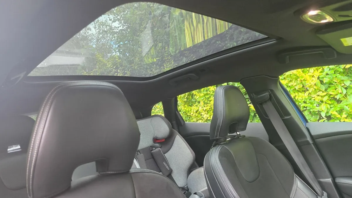 Volvo V40 2016 - Image 4