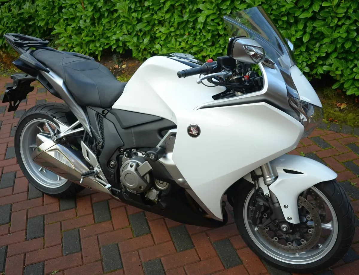 Honda VFR1200F DCT 2011 - Image 1