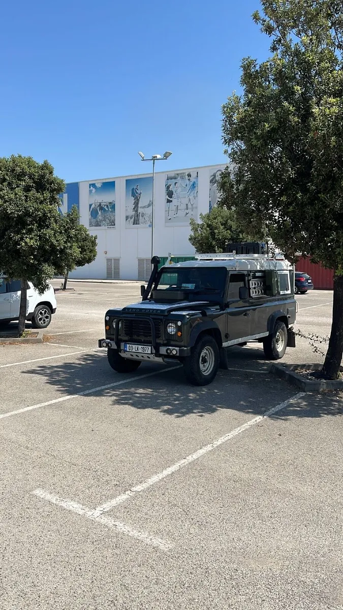 Land Rover Defender 2009 - Image 1