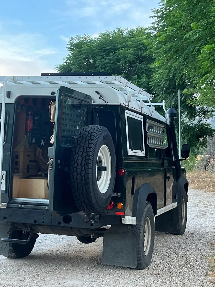 Land Rover Defender 2009 - Image 4
