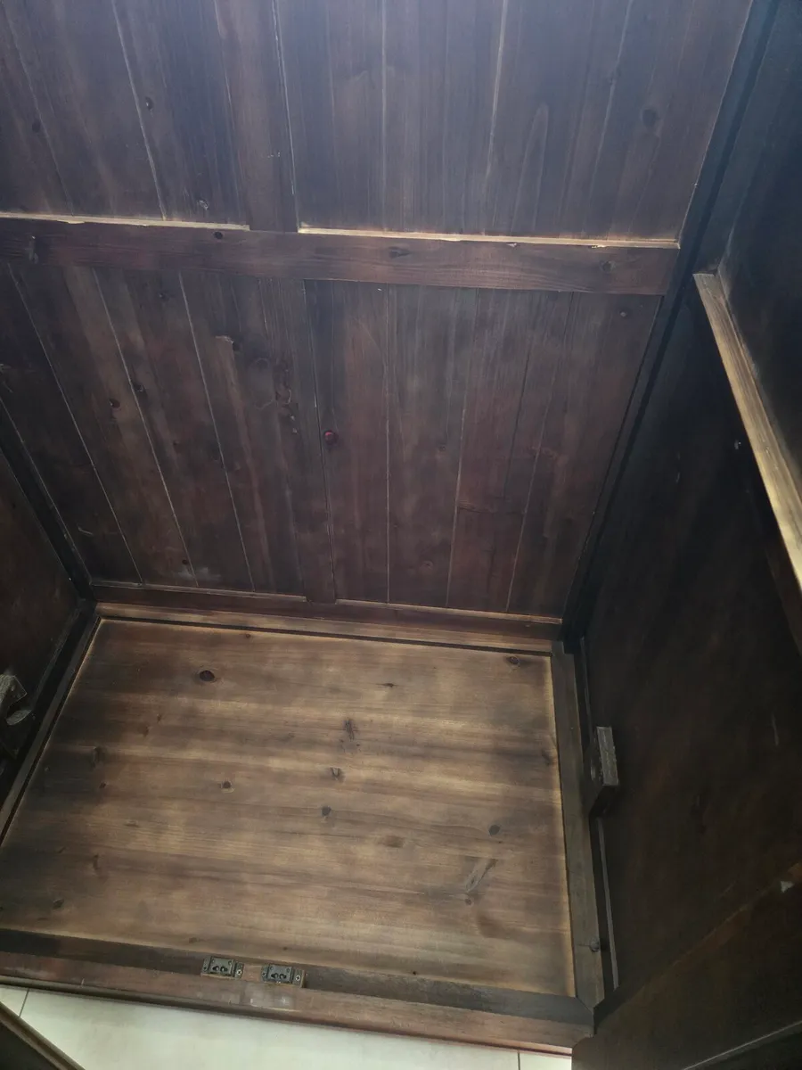 Wardrobe - Image 3