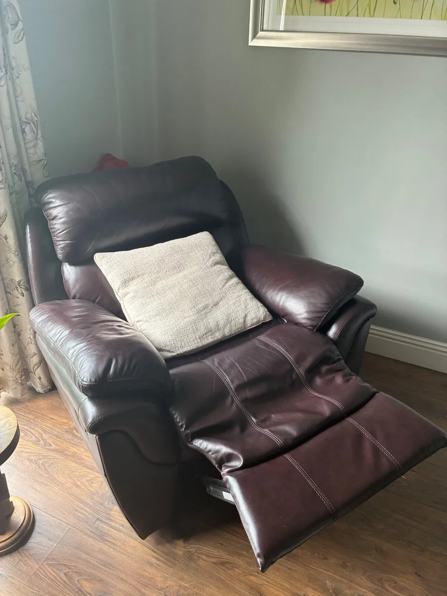 Leather Sofa and 2 leather recliners - Image 2