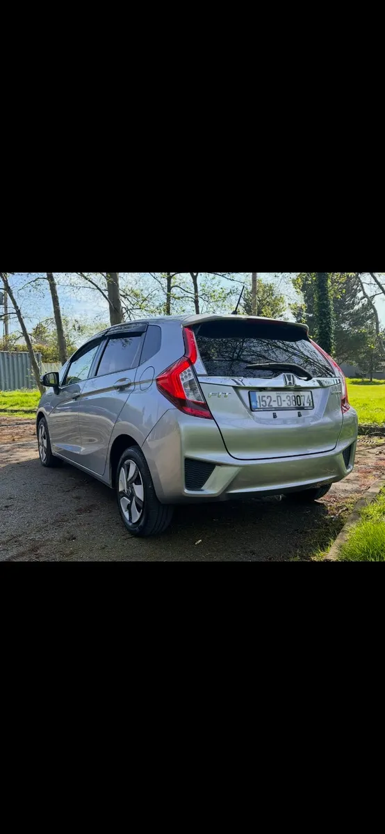 Honda Fit 2015 1.5 hybrid - Image 4