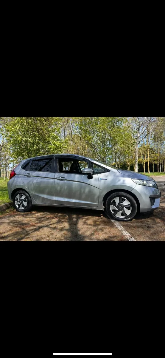 Honda Fit 2015 1.5 hybrid - Image 3