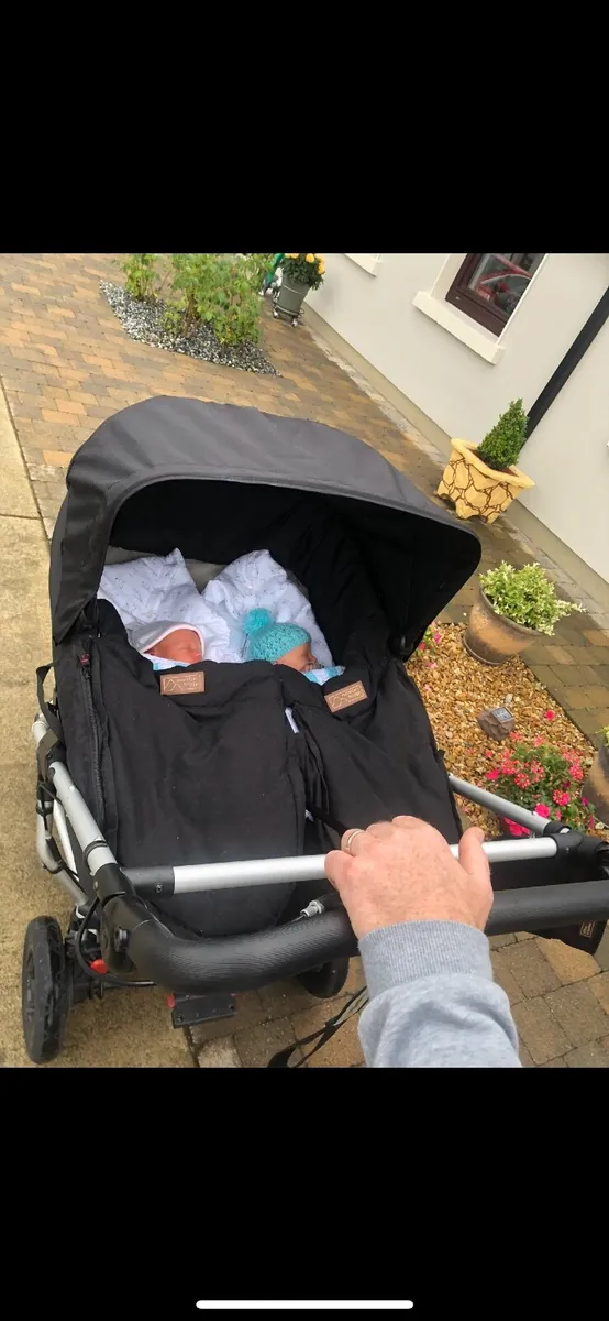 Mountain Buggy Duet Dual/Twin Carrycot - Image 3