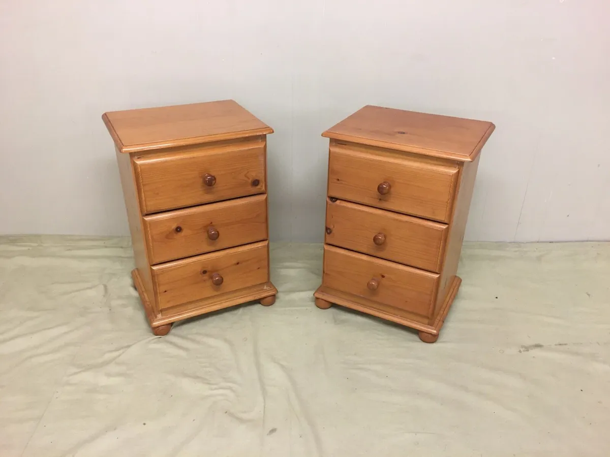 Pair Bedside Lockers - Image 1