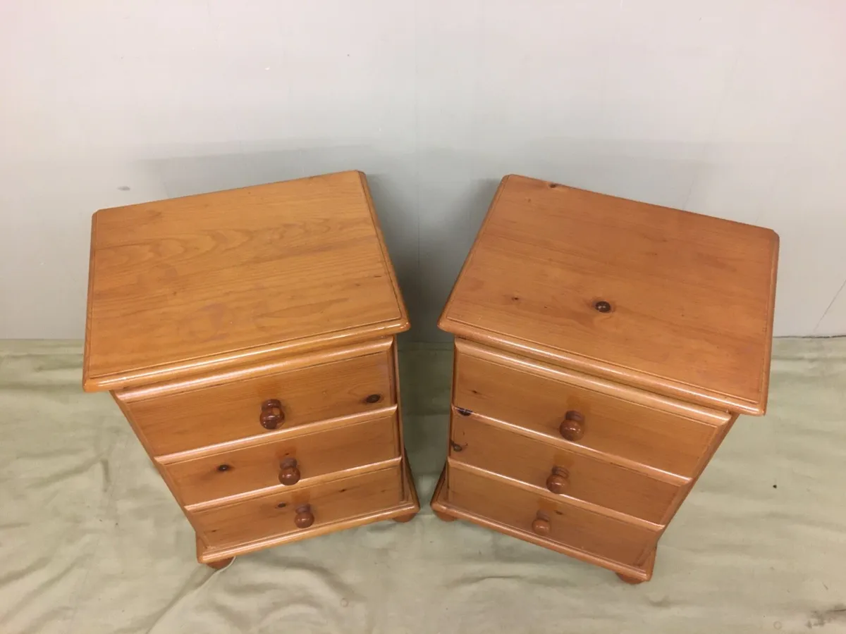 Pair Bedside Lockers - Image 3