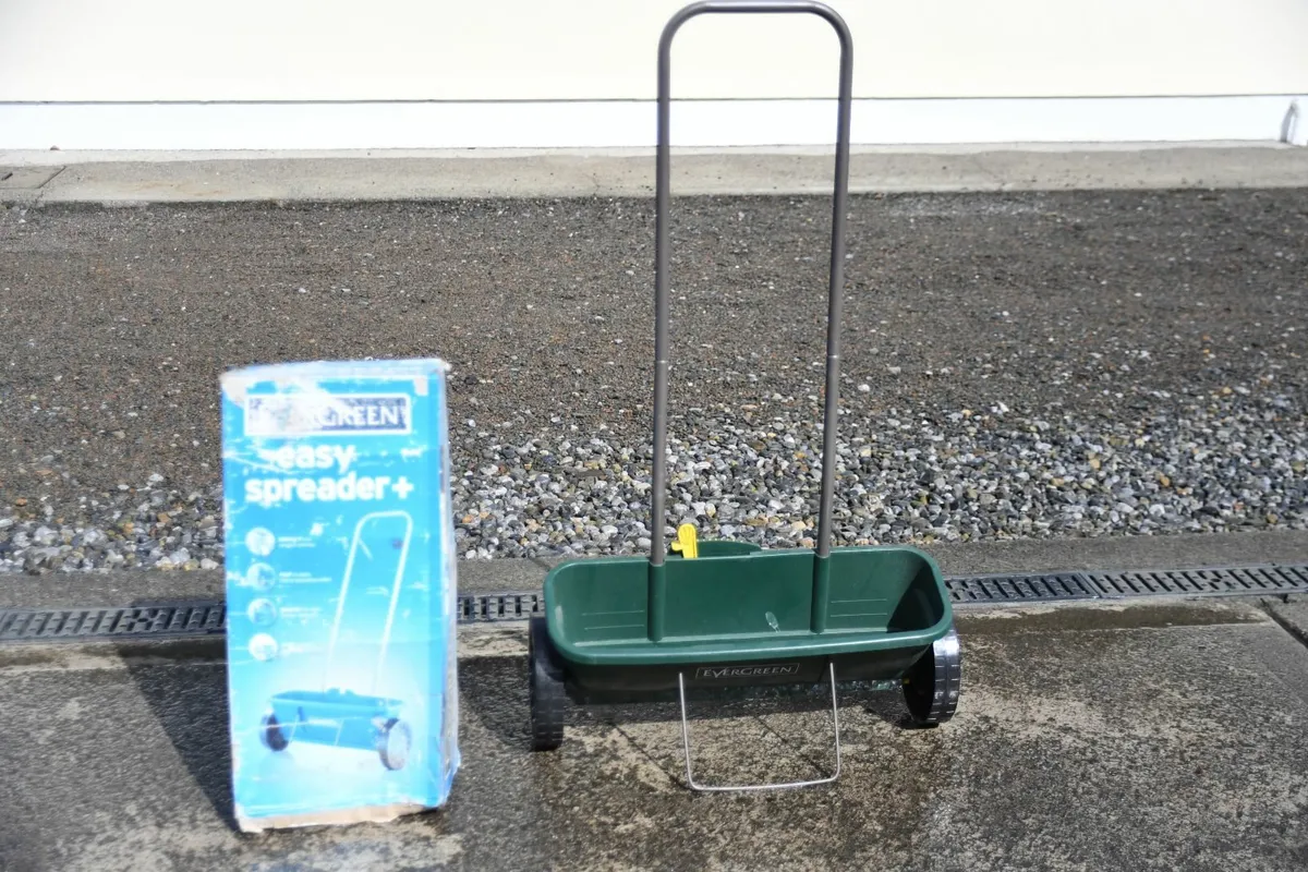 LAWN FERTALIZER SPREADER - Image 1