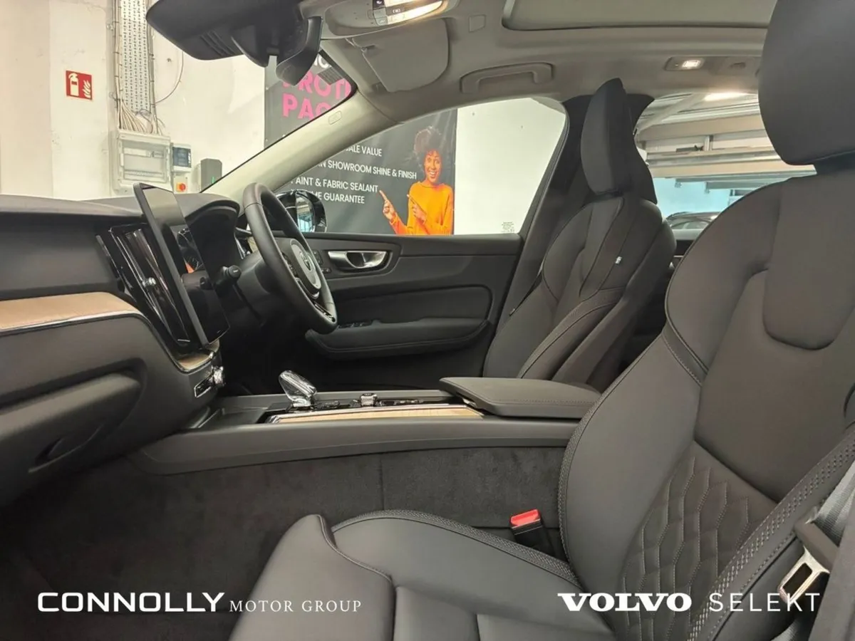 Volvo XC60 T6 AWD Phev Plus - Image 3
