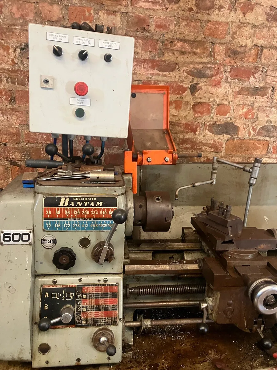 An Engineers lathe - Image 1